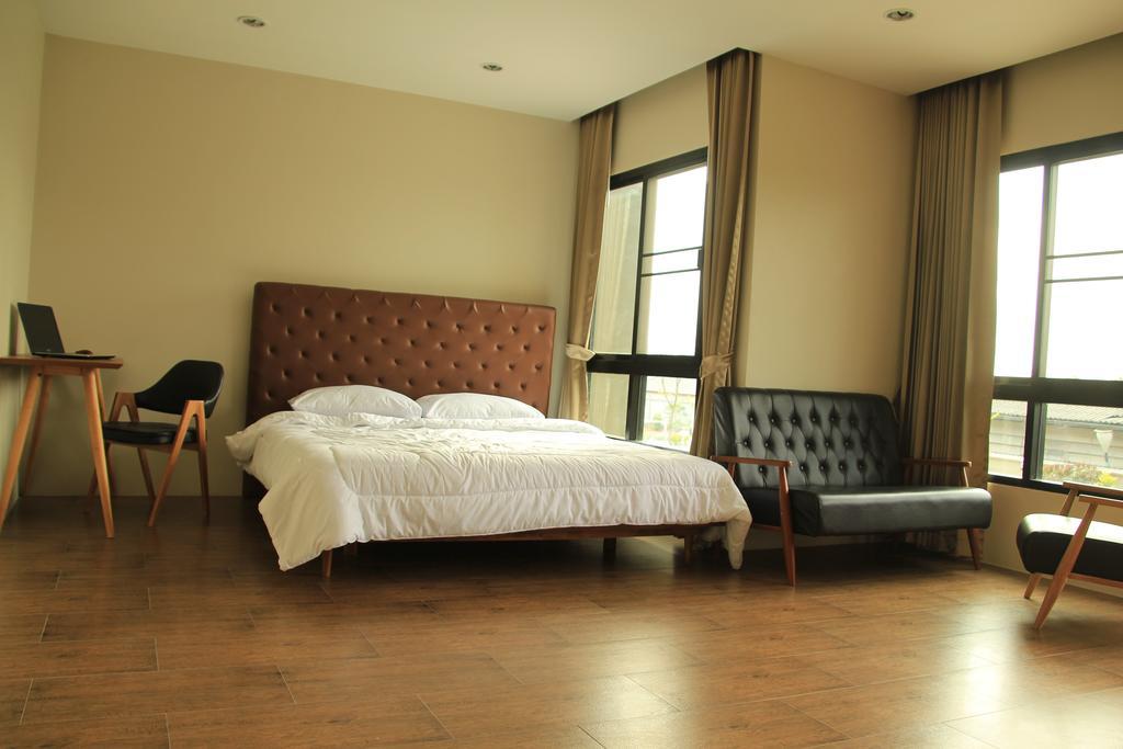 The Residence Thepkanjana Ban Khlong Krathum Baen Exterior photo