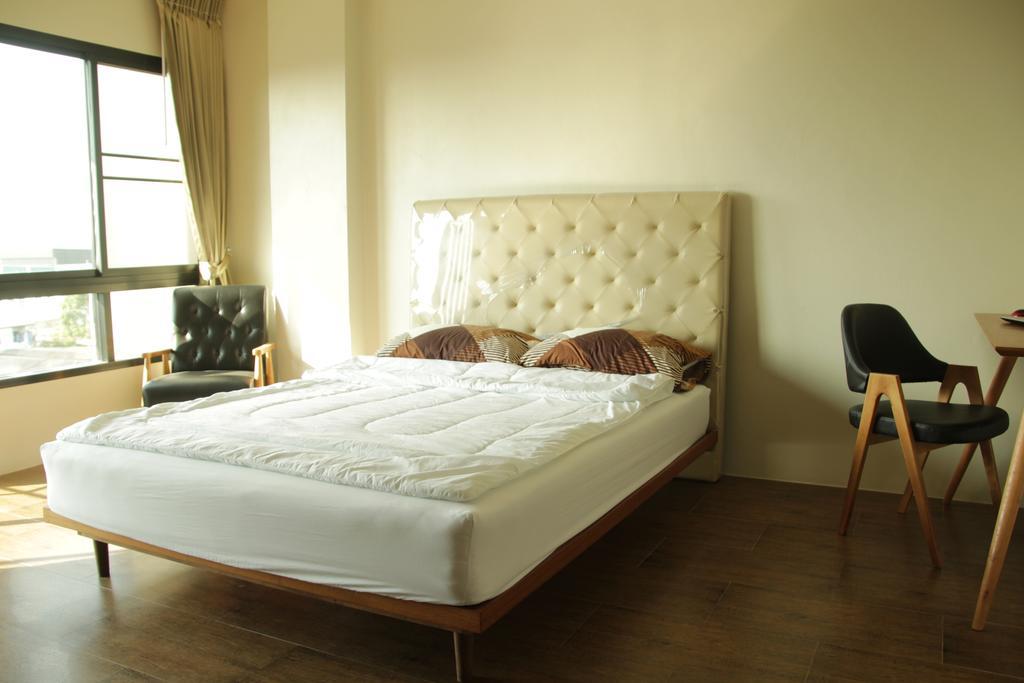 The Residence Thepkanjana Ban Khlong Krathum Baen Exterior photo