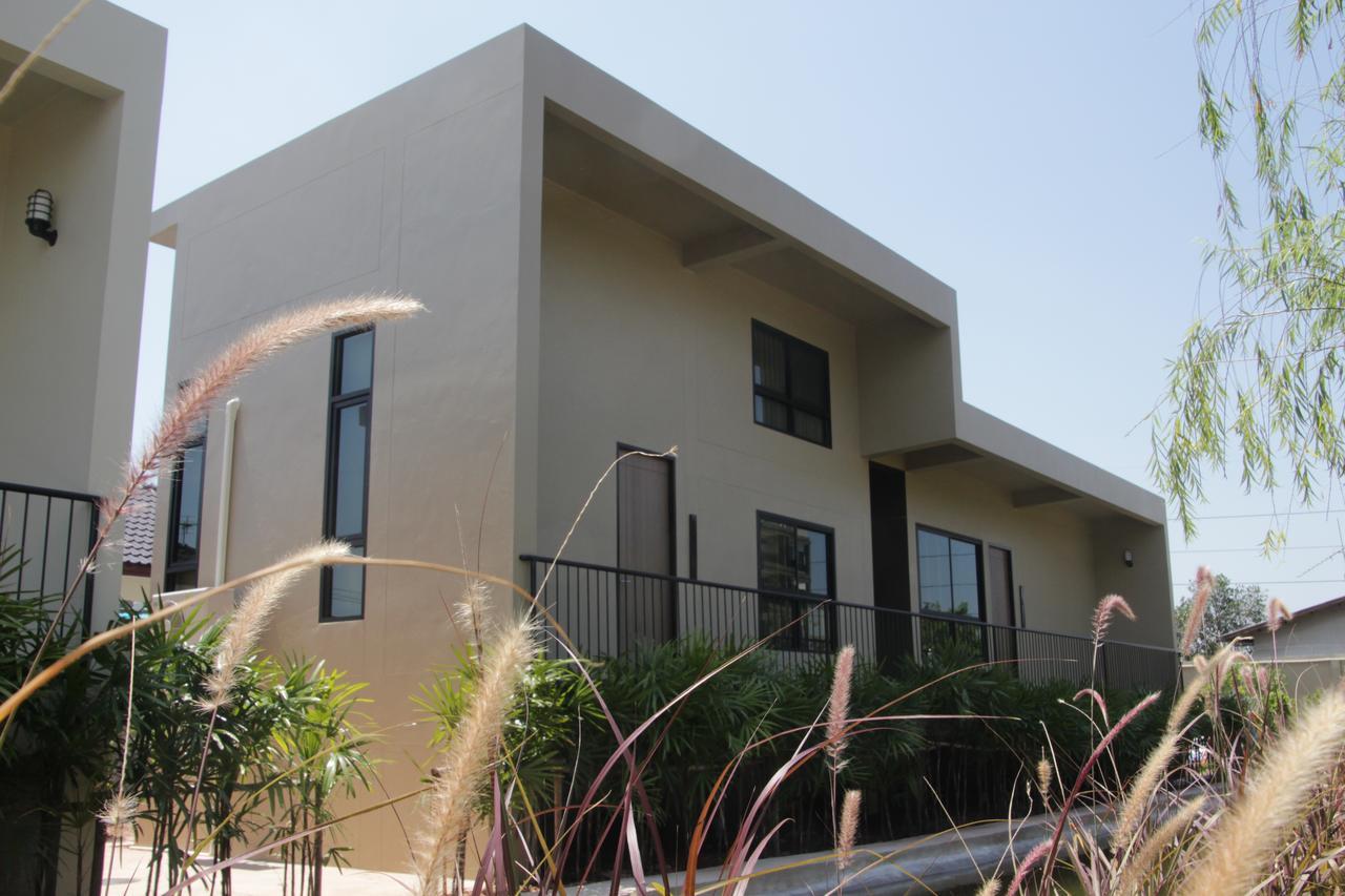 The Residence Thepkanjana Ban Khlong Krathum Baen Exterior photo